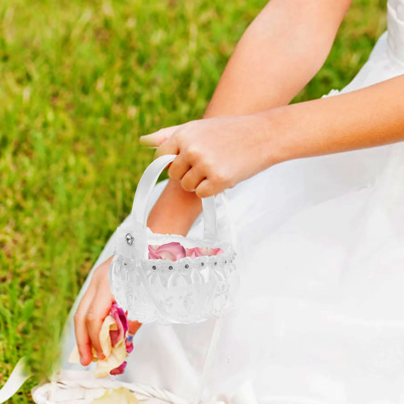 

Portable Flower Basket Wedding Gift Storage Basket with Handle Lightweight Vintage Lace for Flowers Candies Decor Petals Favor