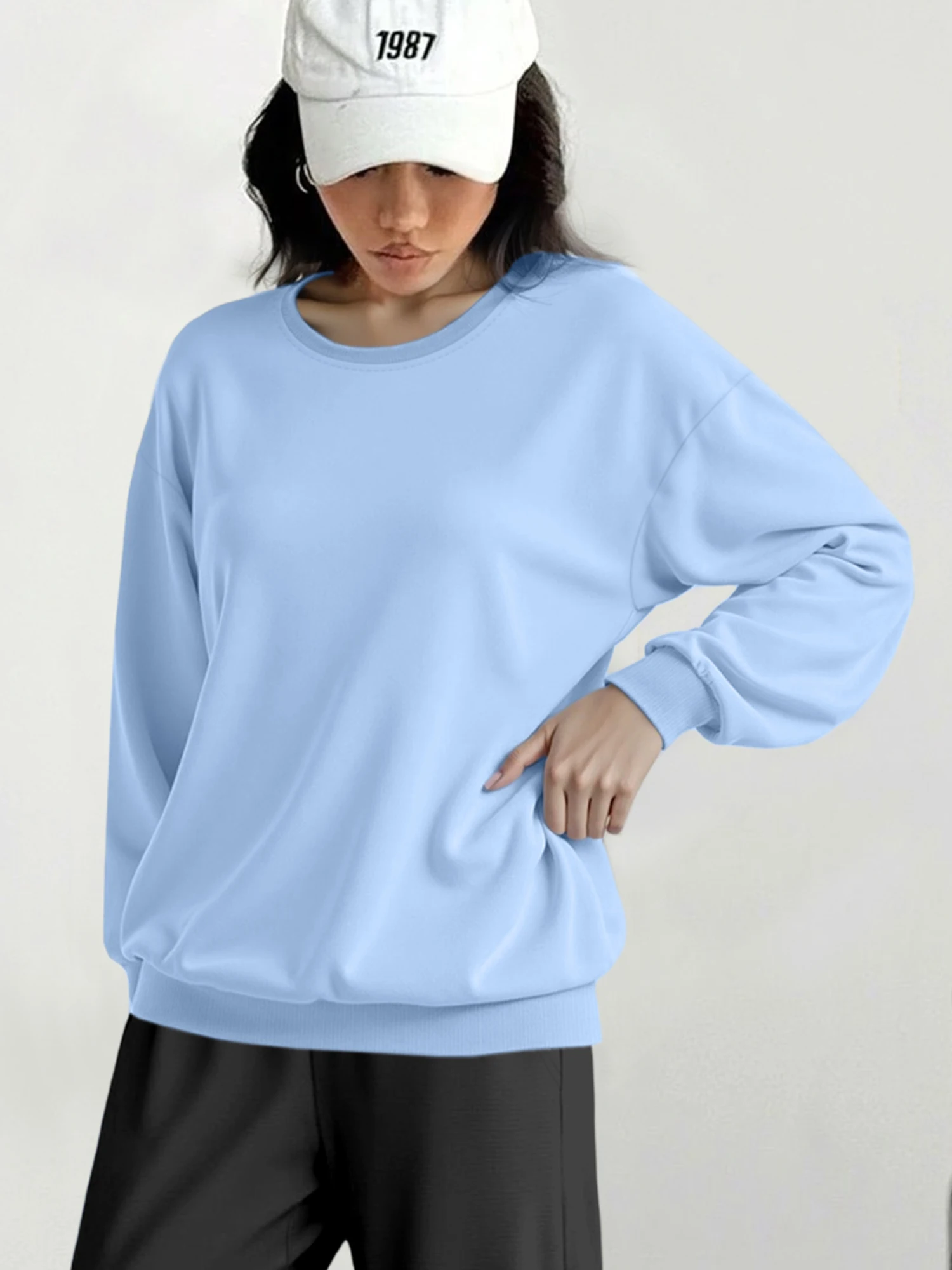Minimal Baggy Crew Neck Pullover, Casual Long Sleeve Sweatshirt for City Snap Shoots & Trendy Streetwear Matching