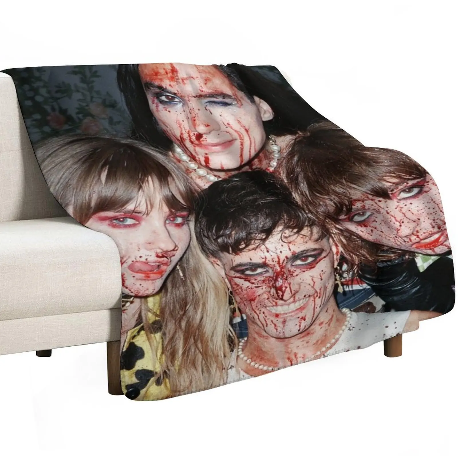 maneskin blood Throw Blanket Retros Blankets For Baby Blankets For Bed Flannels Soft Plush Plaid Beach Blankets