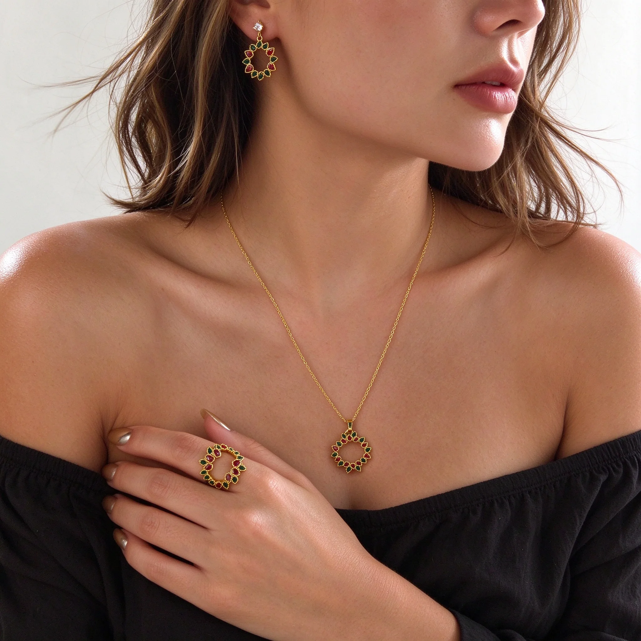 Vergoldetes Set mit Halskette, Ohrringen und Ring mit Zirkonia-Blumenkranz für Damen, Zierliches CZ-Messing-Schmuckset, Party- und Hochzeitsgeschenk – Detail 8