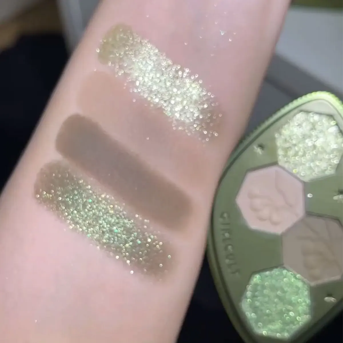 لوحة ظلال عيون Girlcult Hallucination 60 Dongchong، نسيج مسحوق الهلوسة، تصبغ ناعم المطحون، مزج الأبعاد