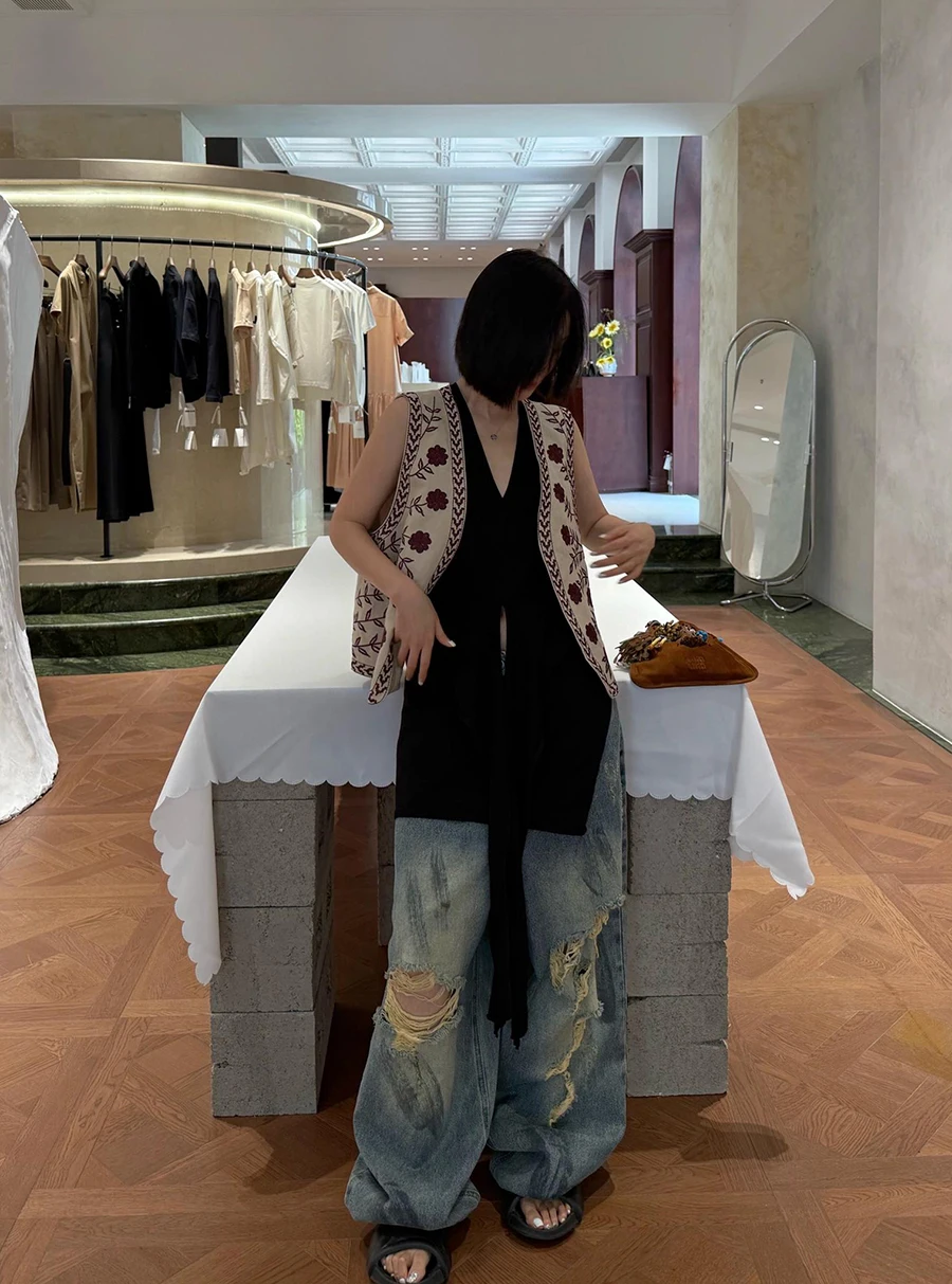 

Корейский женский жилет с вышивкой и тяжелым цветком, универсальная майка на бретелях, двухслойная, подходит для весны