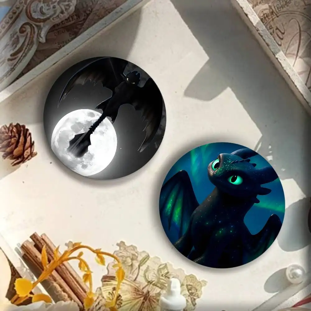 فيلم ساخن أنيمي كيفية التدريب الخاص بك D-Dragon مانغا شارات مستديرة الكرتون بروش الملابس ظهره اكسسوارات Lapelnd Laserh