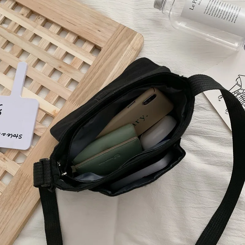 Stylish Lightweight Crossbody Handbag - Solid Color, Adjustable Strap, Secure Zipper