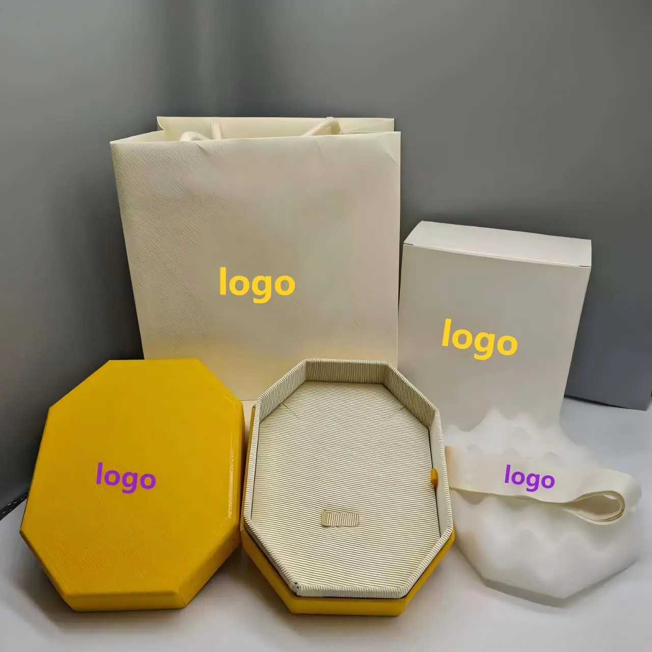 

Классическая восьмиугольная упаковочная коробка