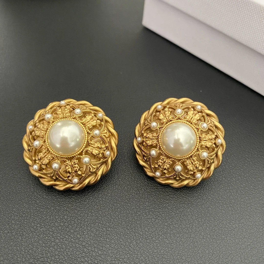 Vintage Europe America Large Circular Pearl Earring Ear Clip Woman Top Quality Designer Retro Jewelry Trend