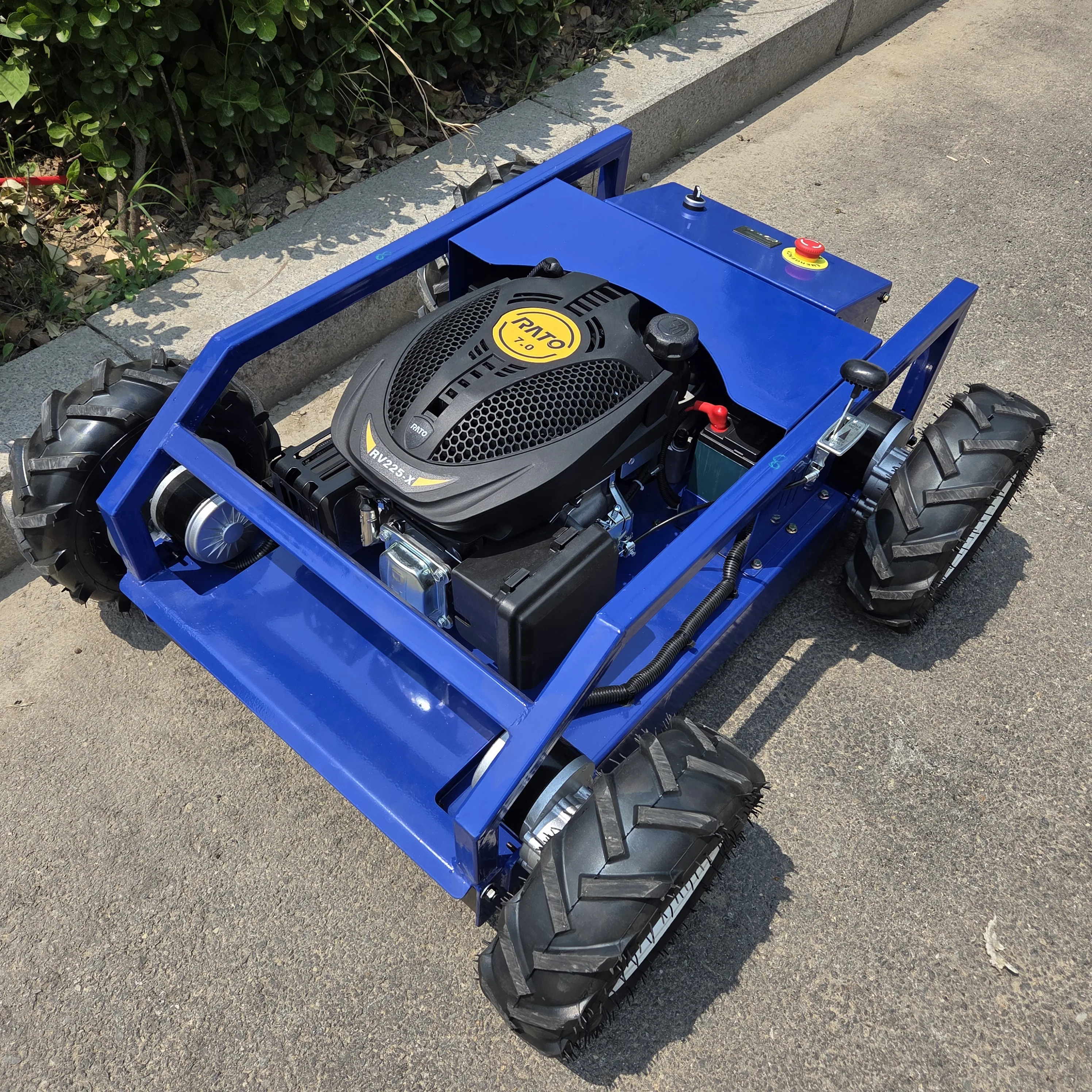 

Fully automatic remote control lawn mower, climbing household, motor safety, durable, weeding garden
