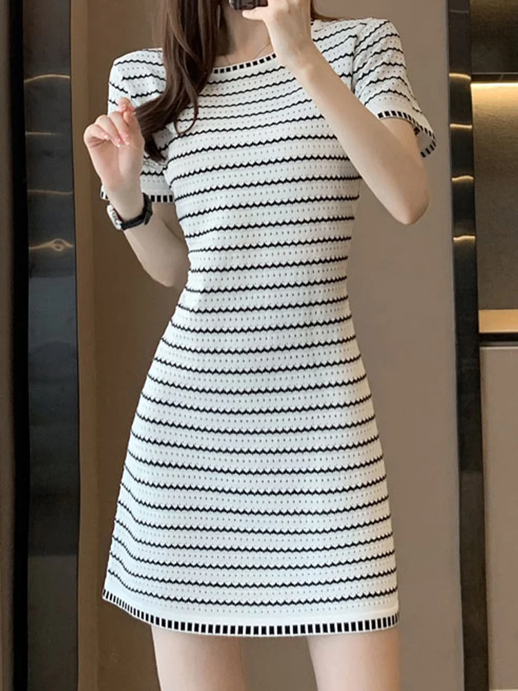 

Casual Striped Knitted Round Neck Pullover Slim Fit Dress 2025 New Fashionable Spring Women'S Clothing