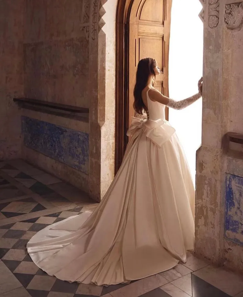 Designer Satin Wedding Dresses Square Pearls Neck Big Bow Back Sweet Formal Garden Bridal Gowns  Vestidos De Novia Customized