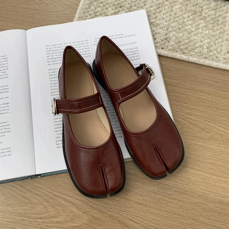 Split Toe Mary Jane Single Shoe Leather Low Heel 2024 Spring New Retro Casual Shallow Mouth Slimming Flat Shoes Women's Party