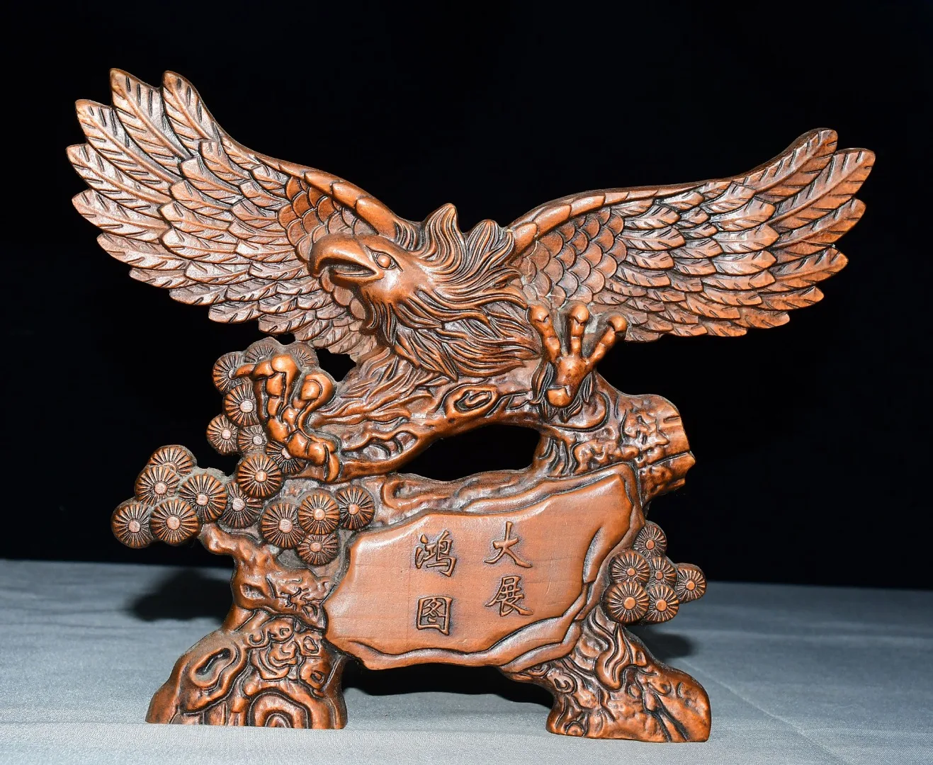 Statue d'aigle en buis ancien de 9 pouces, base en racine de pin et de cyprès, pour réaliser ses ambitions, décorer son bureau, accroître sa prospérité, objets décoratifs