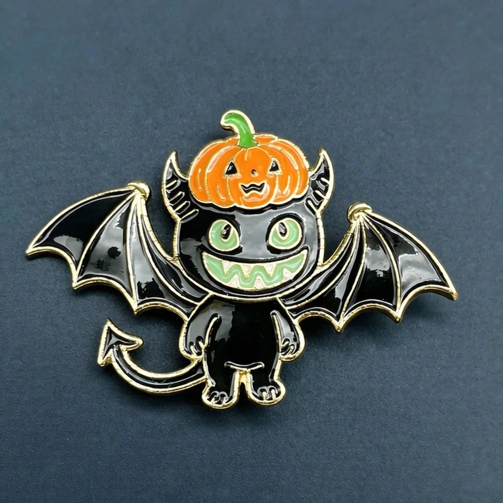 2026 High-End Decorative Buckle, Exquisite Brooch, Shoe Embellishment, Badge Brooch, Lapel Pin for Suit, Versatile Commuter Accessory, Collar Pin, Brooch, European Retro Style, Niche Anti-Exposure Tool, Clothing Buckle, Couple's Accessory, Stylish Clothing Embellishment, Decorative Item, Styling Brooch, Themed Brooch