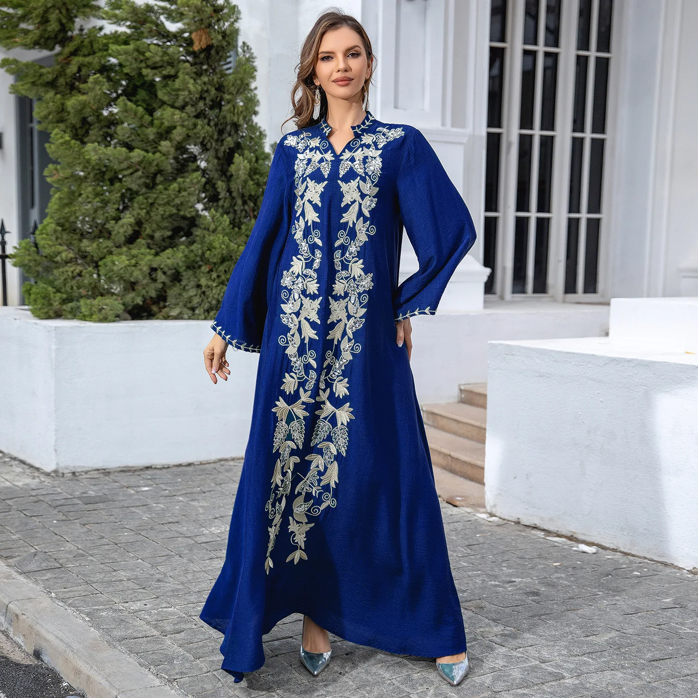 Muslim Long Dress Dubai Middle East Robe Women's Abaya Embroidered Dress Elegant Temperament Evening Dress 2025 Spring New Item