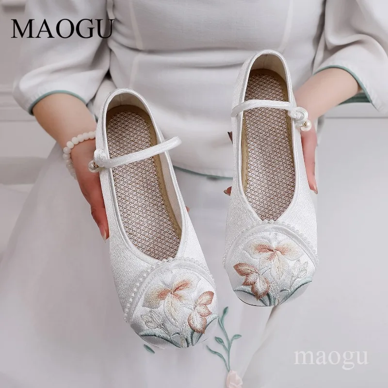 Chinese Style Embroidered Mary Jane Flats Buckle Strap Shoes Comfortable Low Heel Pumps for Woman Traditional Hanfu Qi Pao Shoes