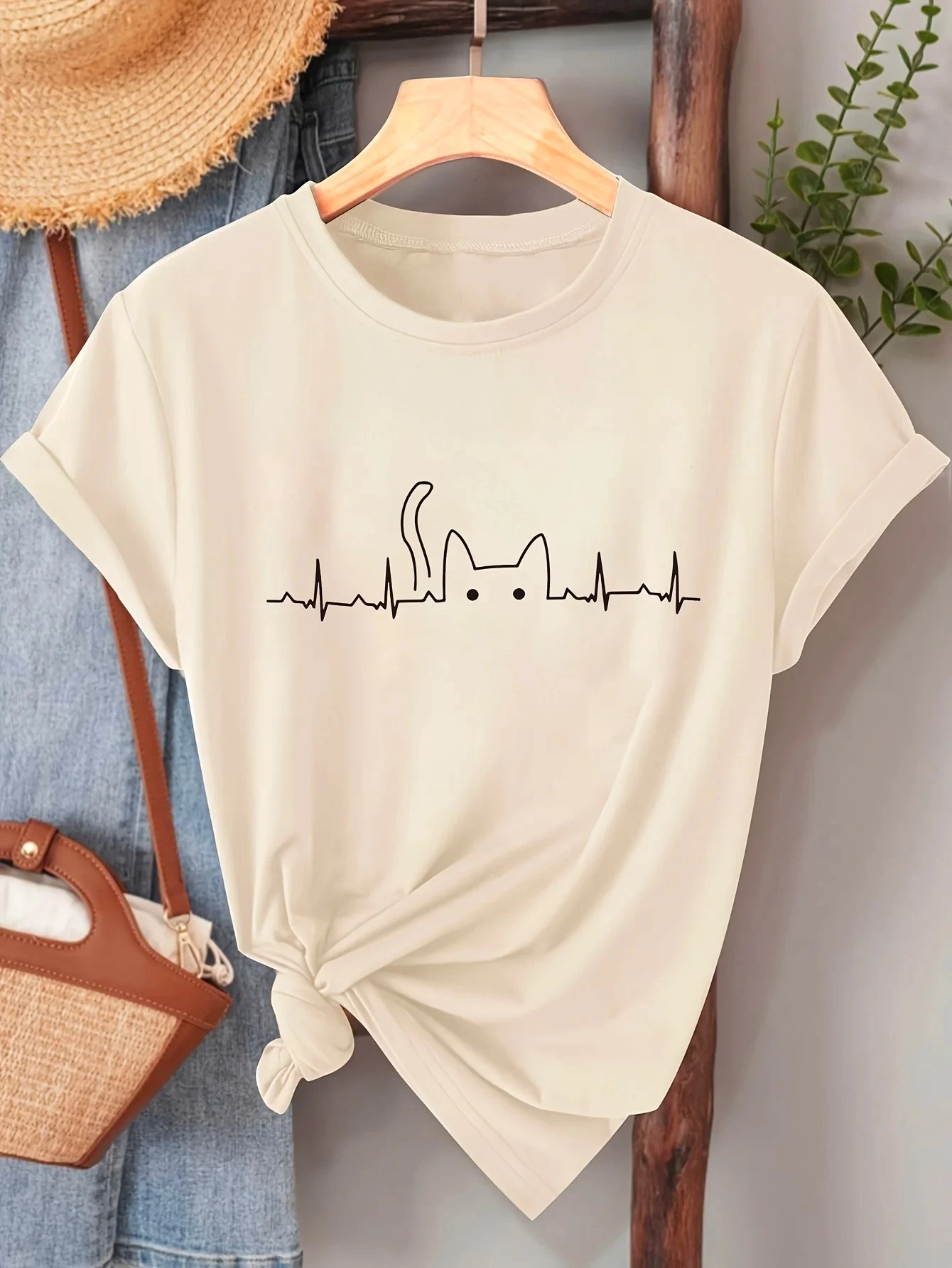 2025 New Cute Cat T-Shirt White Top with Minimalist Black Line Art Casual Shirt Women Perfect Gift for Cat Lovers Cat Shirt