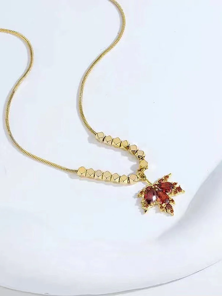 New Sight Crystal Red Maple Leaf Charm Pendant&necklaces for Women Fashion Brand Jewelry Delicate Zirconia Chain Necklaces