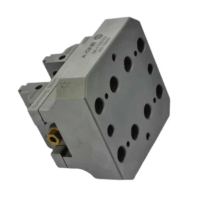 

Hot Sell 5 Axis Rotary Vise CNC Self Centering Vise 110022