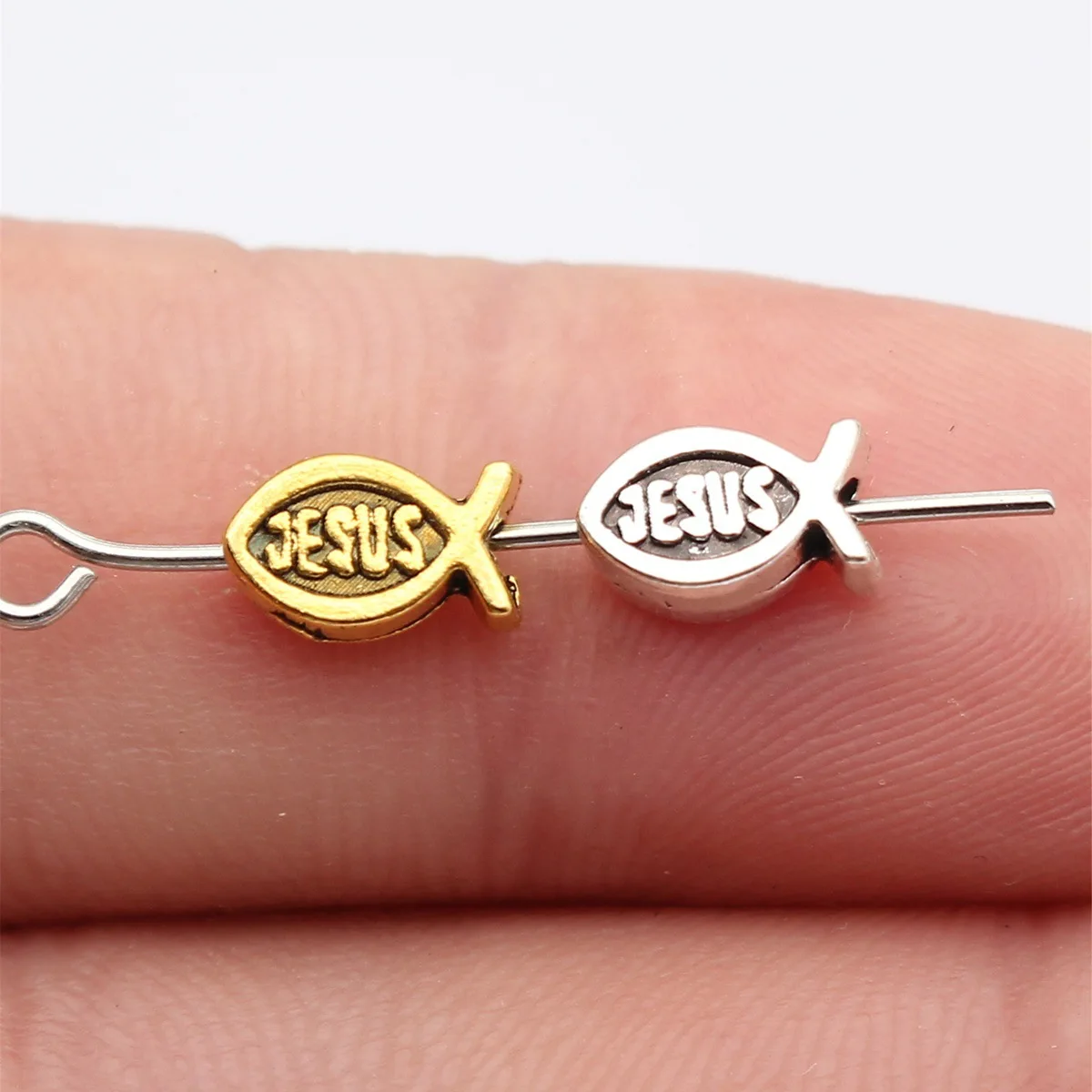 WYSIWYG 40 stücke 8x5mm Antike Silber Farbe Jesus Fisch Perlen Für Schmuck Machen DIY Schmuck Erkenntnisse