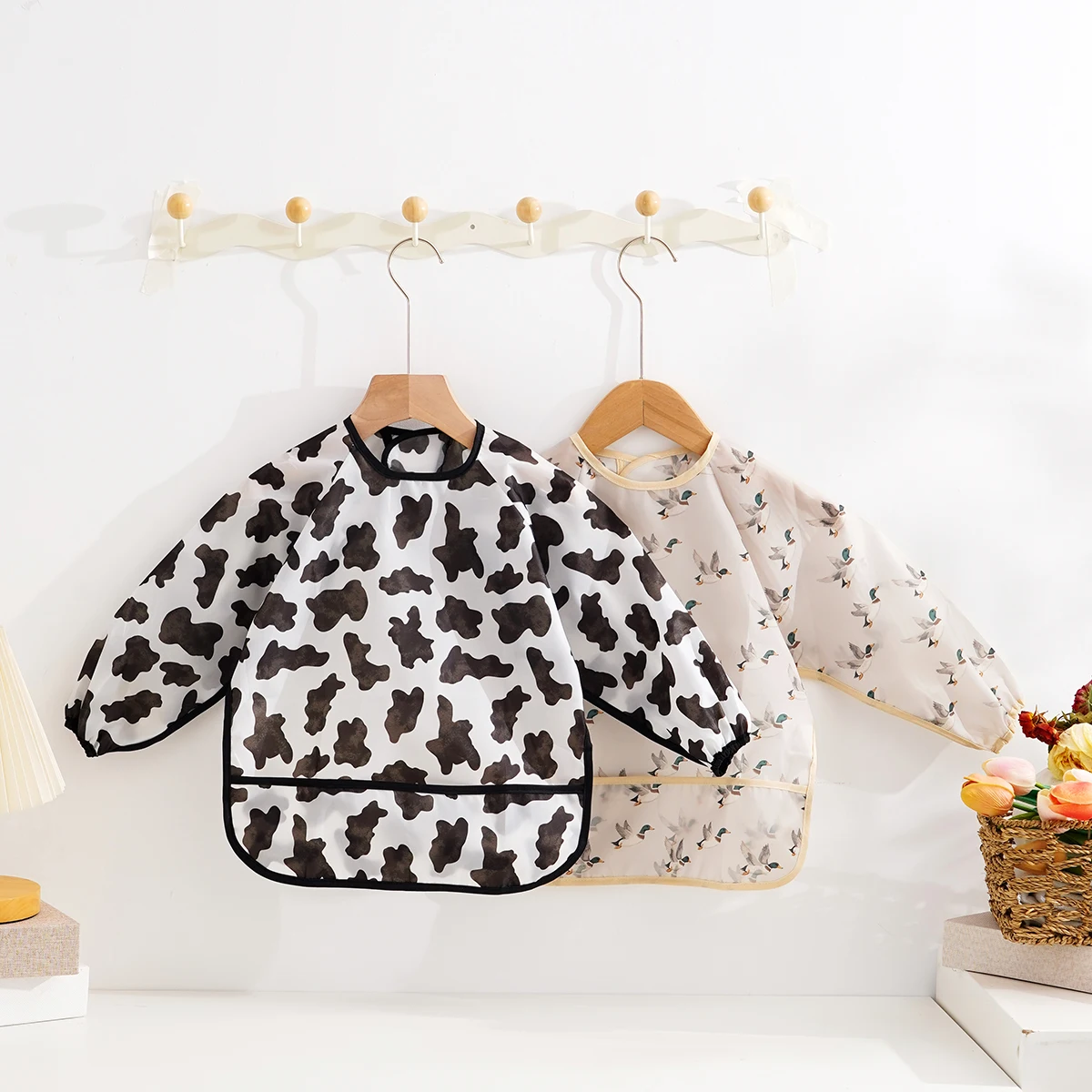 HapplyFlute Niedlicher Kunst-Hoodie mit Futterlätzchen für Kinder, zum Essen und Zeichnen, schmutzabweisend, wasserdicht, mit langen Ärmeln