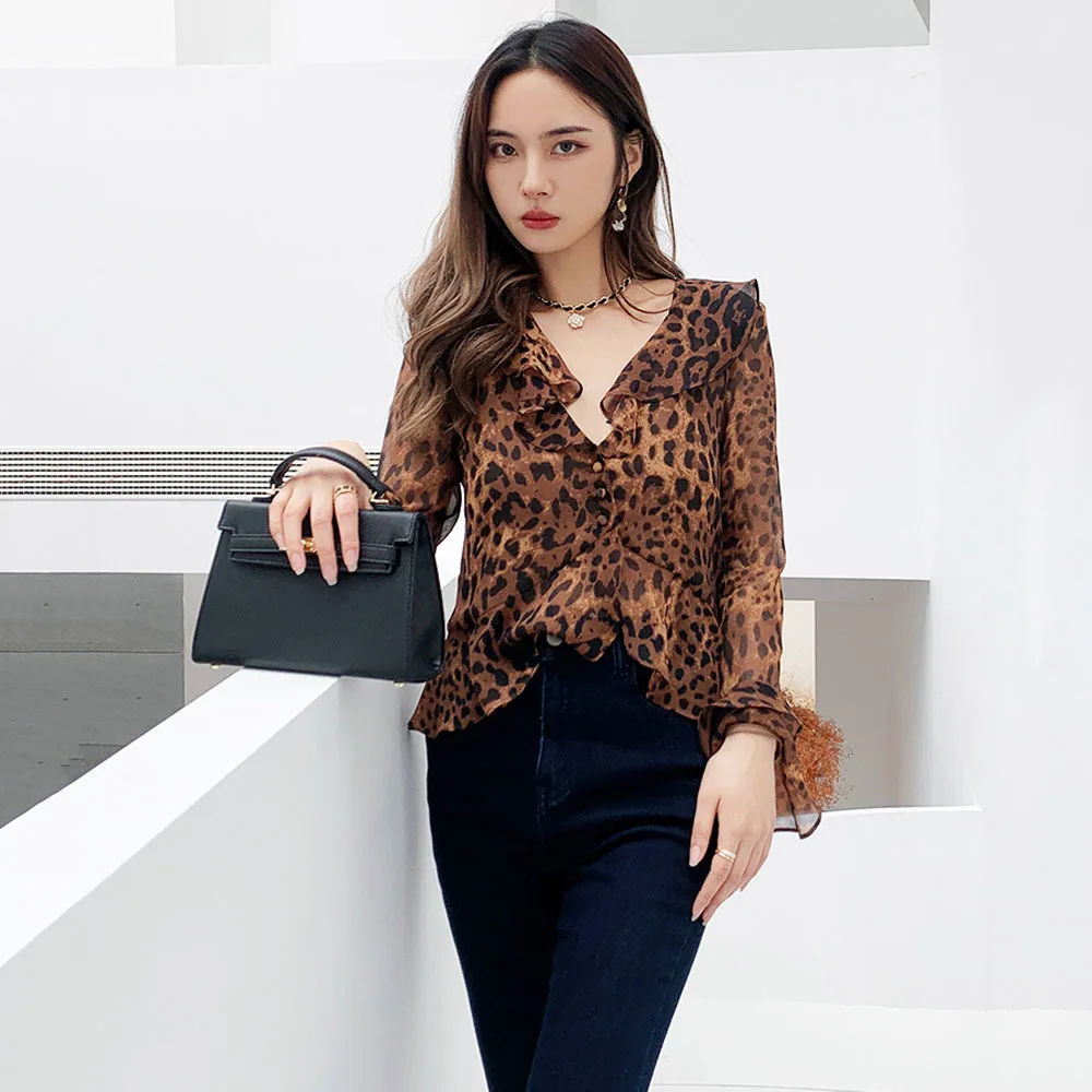 Fashion Leopard Print Retro V-neck Long Flared Sleeve Shirt Femme Temperament New Top Trendy Chic Ladies Blouses De Blusas Mujer