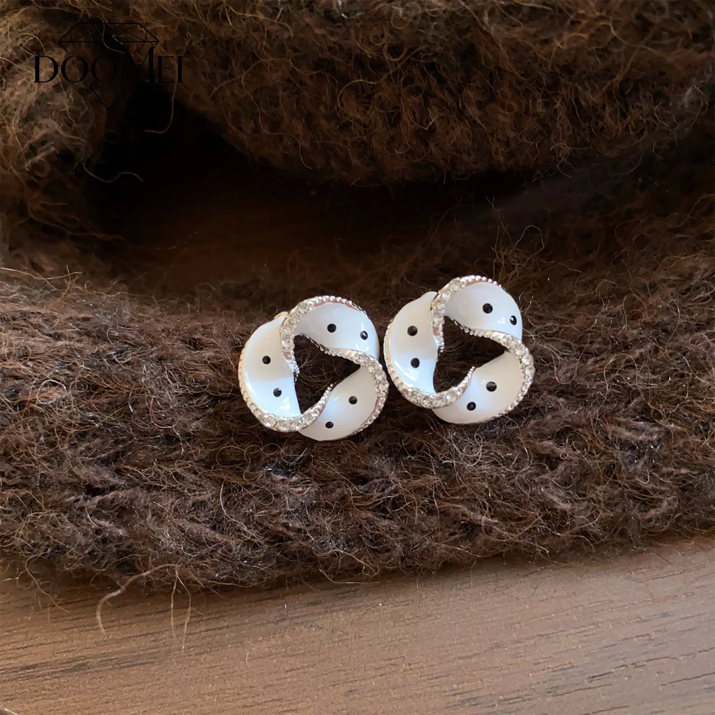 DOO MEI Elegant Round Twisted Stud Earrings Shiny Rhinestone Oil Drop Polka Dot Ear Stud for Women Ceremony Gathering Wear