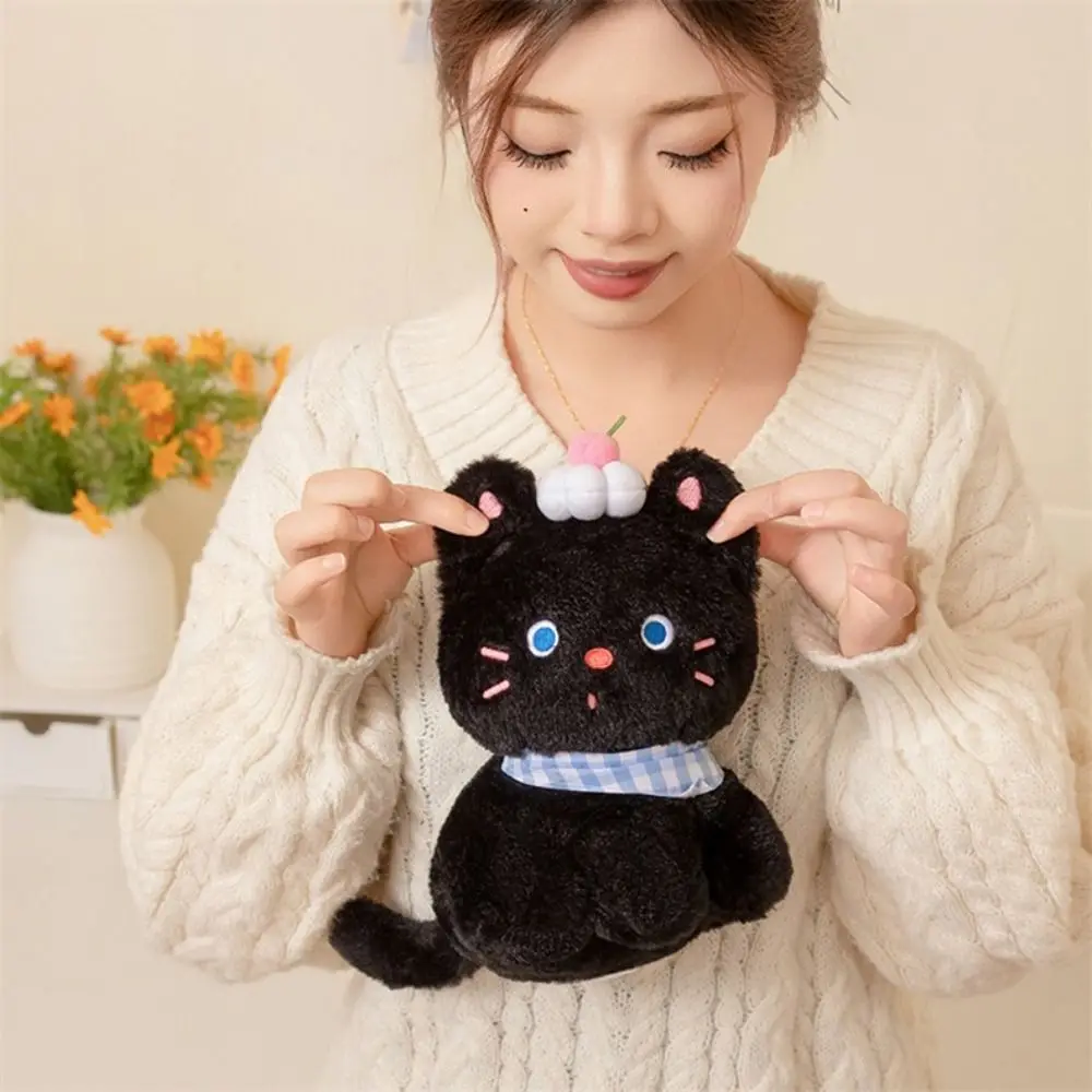 面白い座り姿勢の黒猫 PPコットン製 柔らかいぬいぐるみ 黒い子猫コレクション クリームケーキ付き ニャーニャーおもちゃ 子供向け