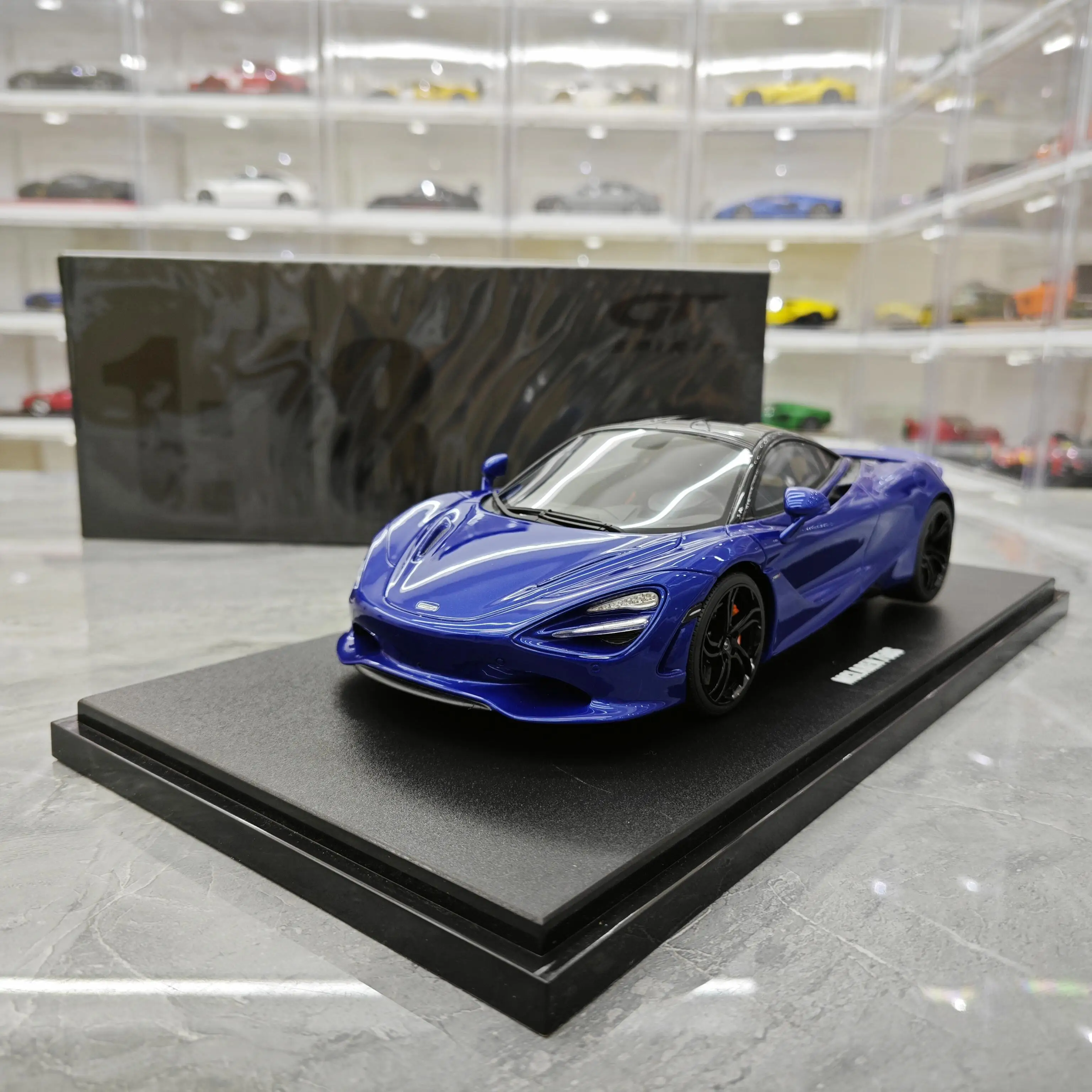 

Stock 1:18 McLaren 750S Limited Edition die-cast resin car model collectible ornament, boys' toy, adult decorative gift.
