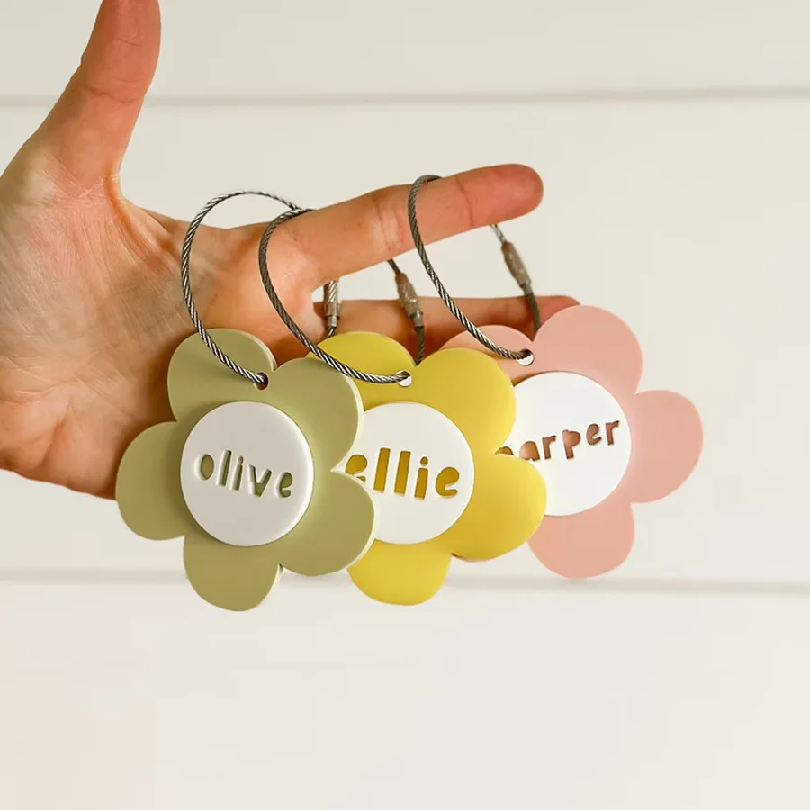 Custom Flower Acrylic Name Keychain Personalized Hollow Letter Cute Keyring Bag Charm School Backpack Accessory Customized Gift