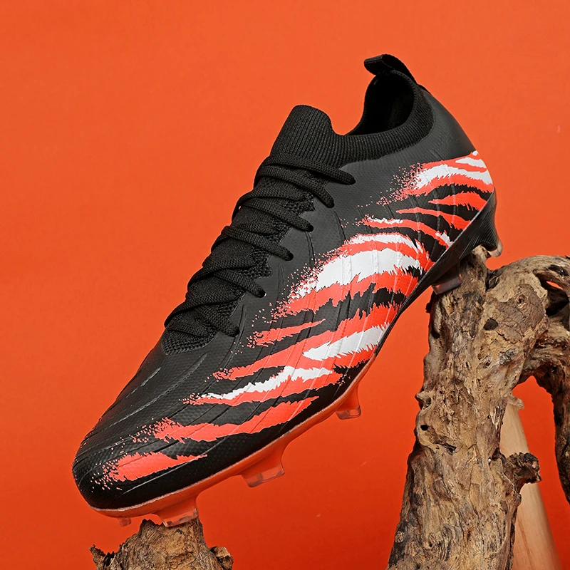 New Men's and Women's Professional Football Shoes Social Stadium Nails Fashionable Hot Selling Low Help Youth Football Shoes