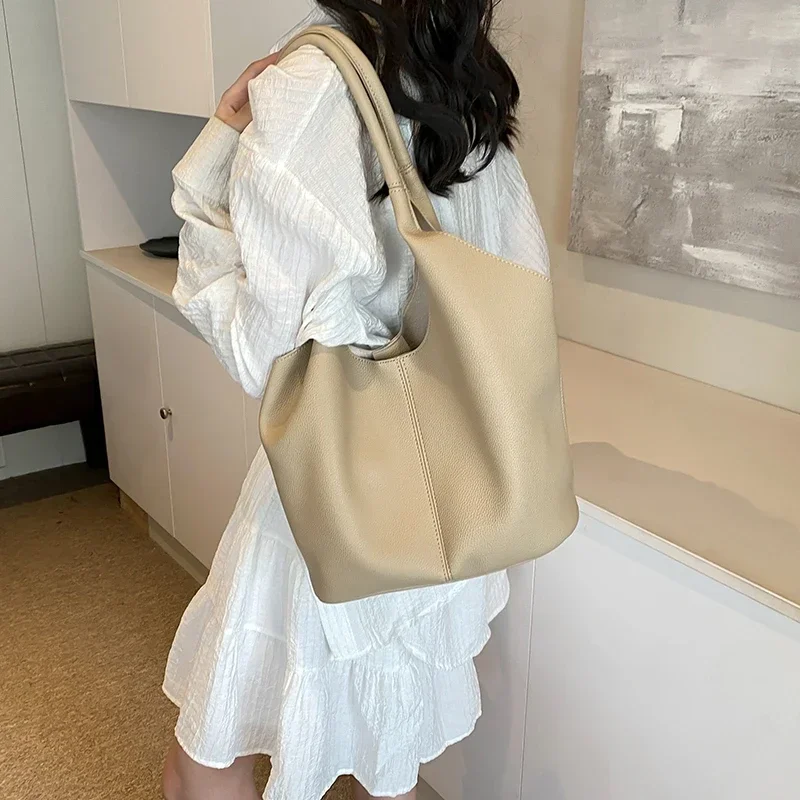 กระเป๋ากระเป๋าหนังทรงจีบ PU เดินทางของผู้หญิงกระเป๋าใต้วงแขนแบบเรียบง่ายย้อนยุคกระเป๋าสะพายไหล่ได้เยอะกระเป๋าแฟชั่นหรูหราของผู้หญิง