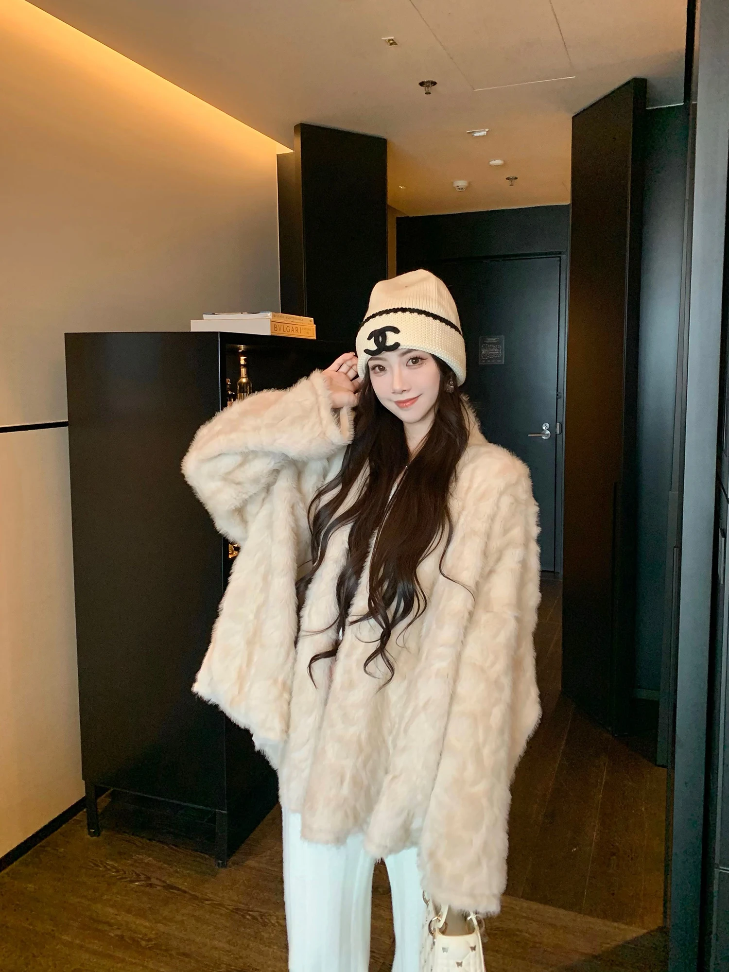 

Пальто женское J Studio Lazy Luxury Heavyweight Loose из меха, скрывающее недостатки фигуры, универсальное, экологичное, не вредит людям и окружающей среде.