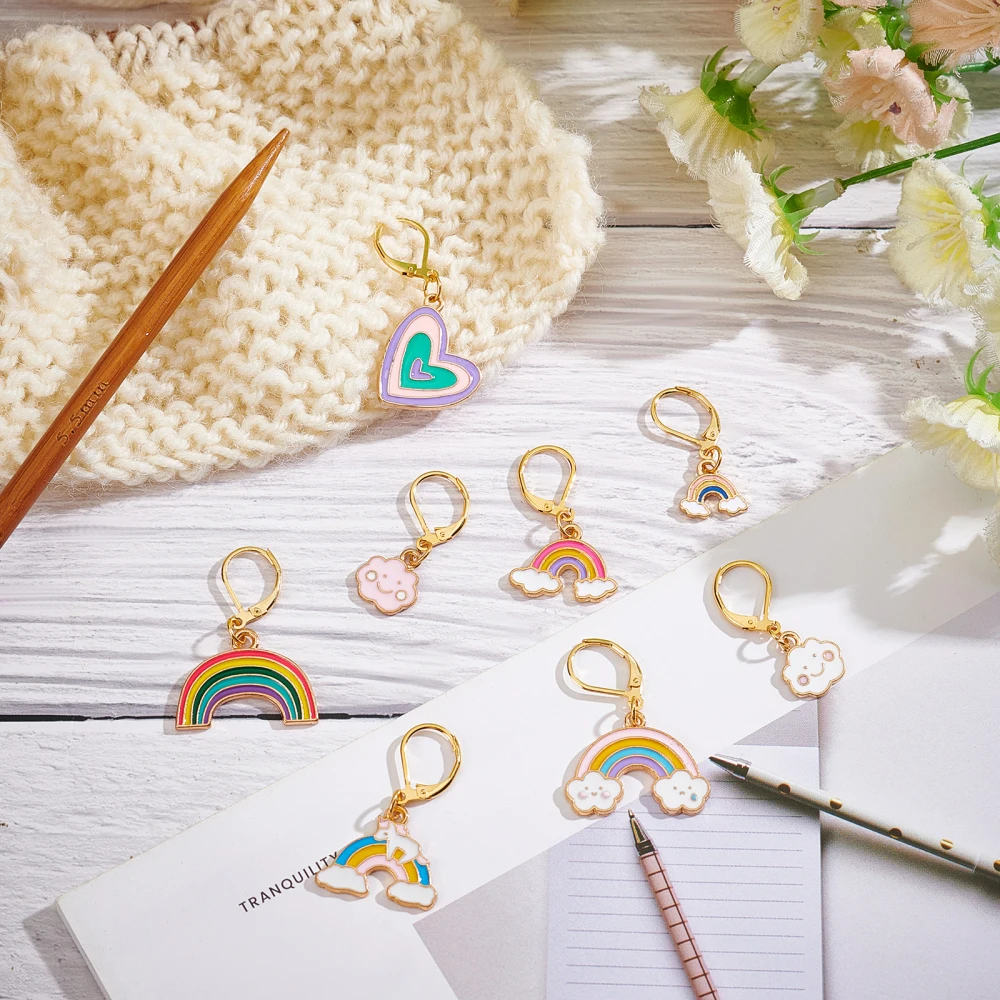 8Pcs Rainbow Heart Stitch Markers 8 Styles Enamel Alloy Crochet Stitch Marker Charms Removable Dangle Locking Stitch Marker