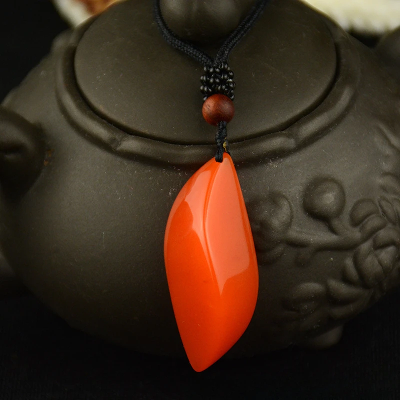 

Bloodstone Water Drop Pendant Fashionable Men and Women of The Same Style