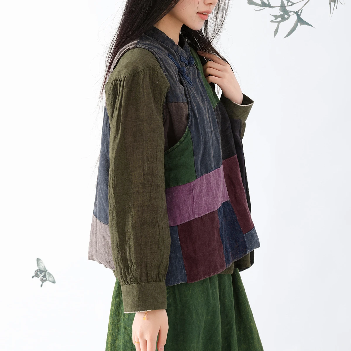 LZJN Spring Waistcoat Cotton Vest in New Chinese Style with Random Floral Cloth Patchwork and Beggar Style Sleeveless Jacket