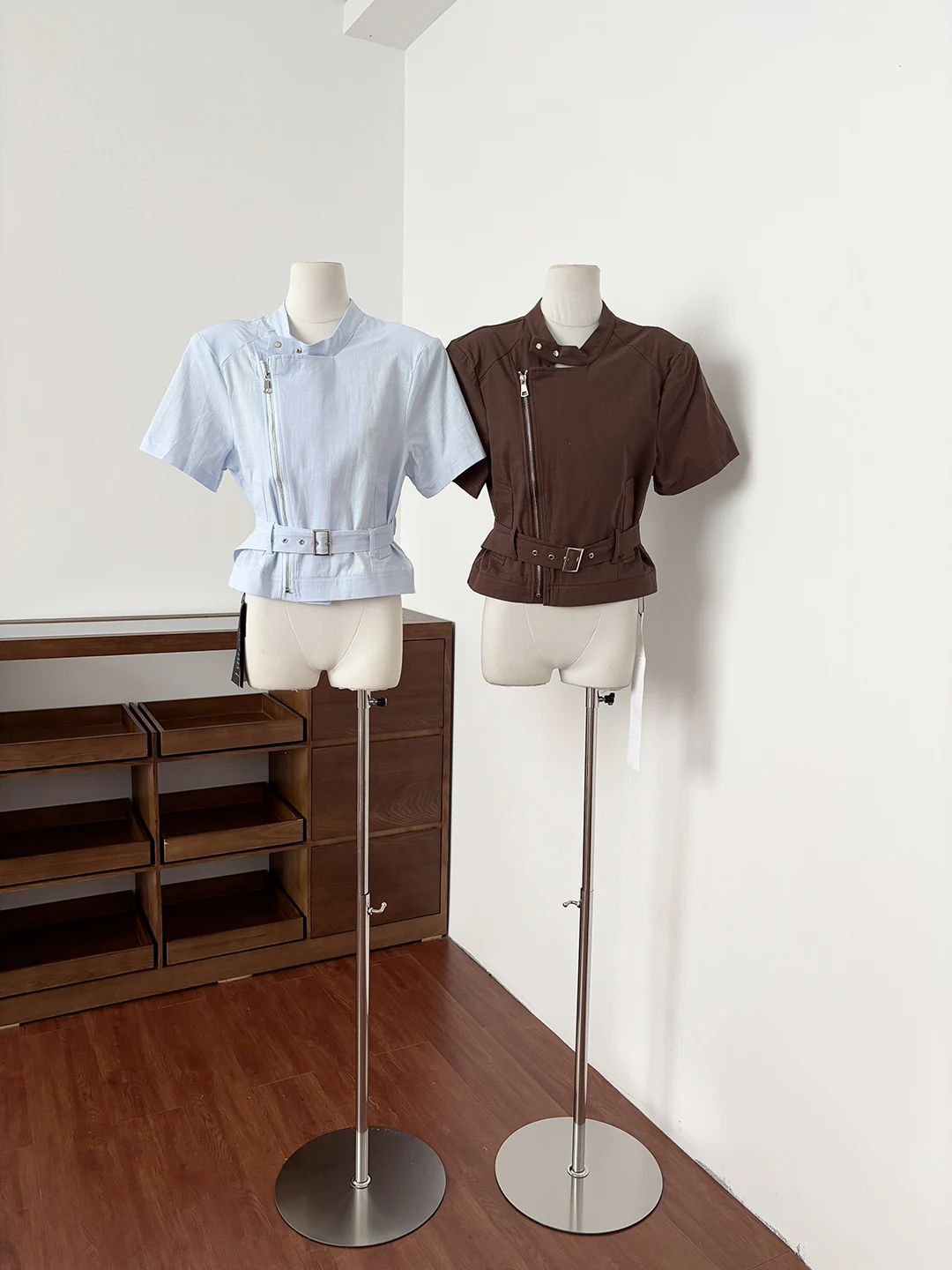 

Slim Fit Short Sleeve Shirt Stand Collar Waist Cinching Retro Style Summer 2026 Women's Top Commute Style Polyester Fiber