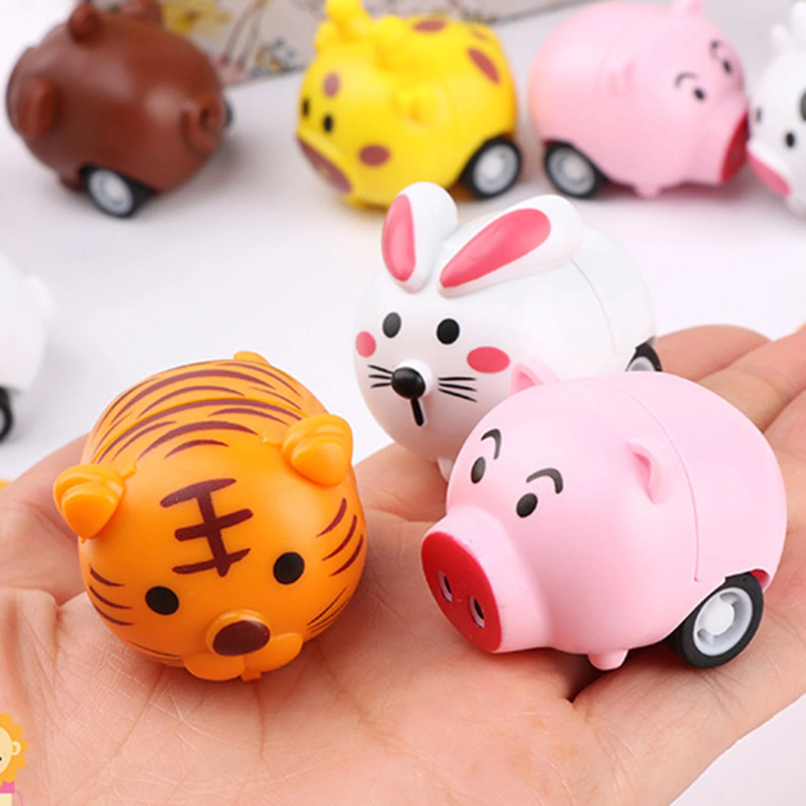 1PC Mini Cartoon Pull Back Vehicles Cars Toy Play Animal Pull Back Toys Friction Powered Cute Car Toys Prezenty urodzinowe dla dzieci