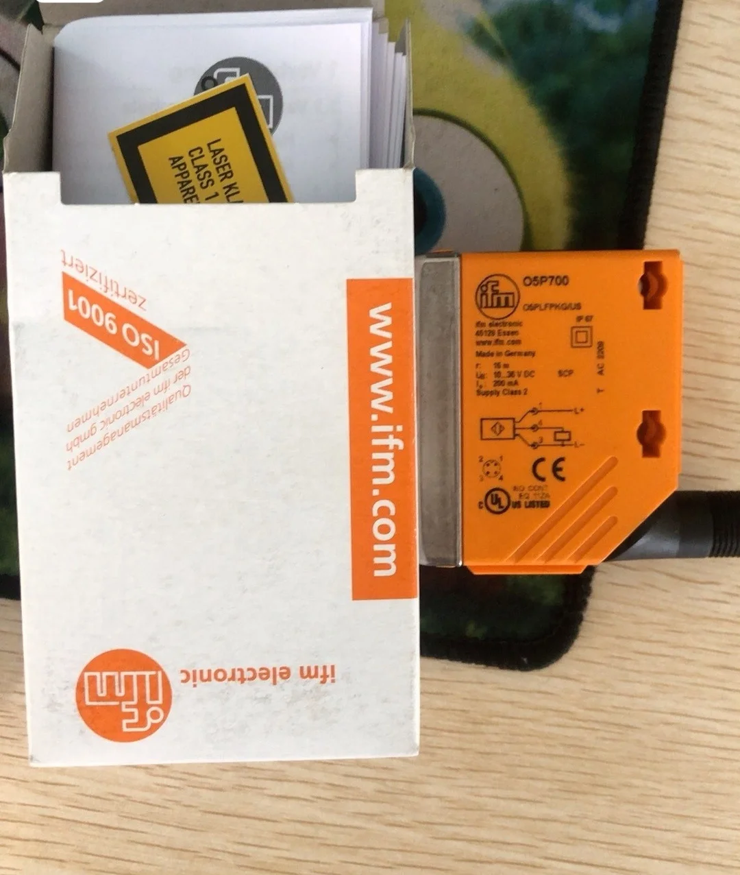 Ifm Sensoren In Voorraad Ip67 M12 Rood Licht Bereik Verwezen Naar Prismatische Reflector 15M Pnp Retro Reflecterende Sensor O5p700