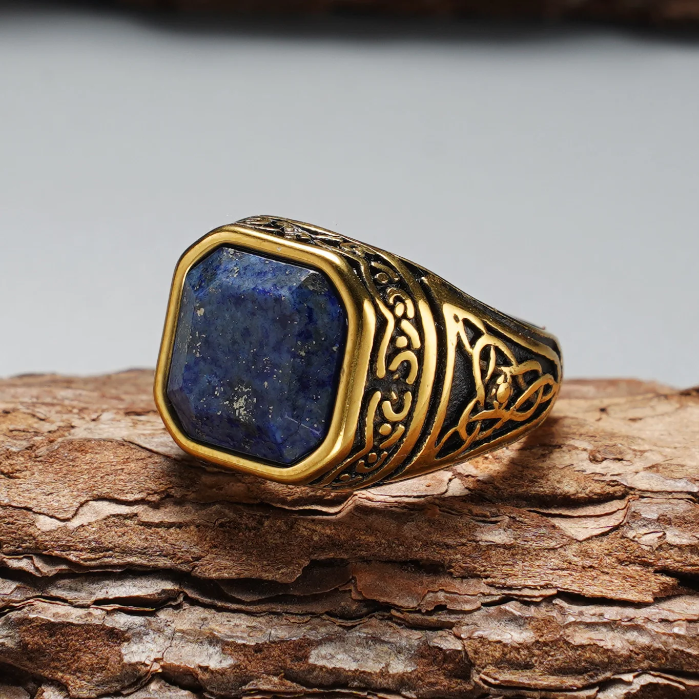 Vintage Keltischer Gravierter Quadratischer Facettierter Lapislazuli Herrenring, Vergoldeter 316L Edelstahl Trendiger Statement-Schmuck – Detail 4