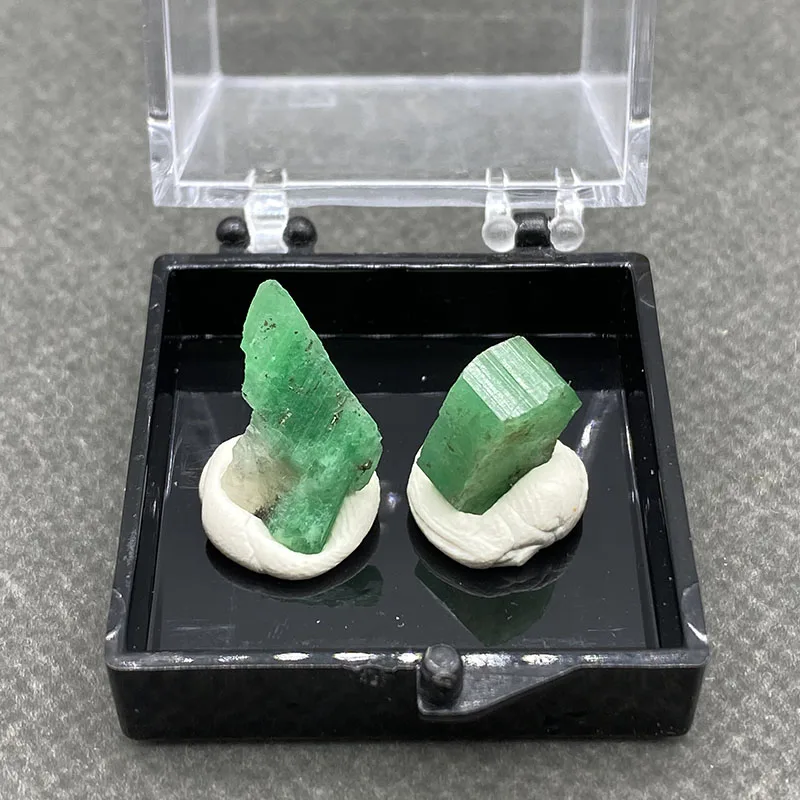 100% Natural green emerald mineral gem-grade crystal specimens stones and crystals quartz crystals +Box 3.5cm