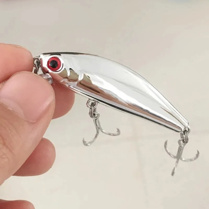 Ufishing 5,6cm/6,6g Shore Cast Sinkender Angelköder Elektroplattierter Mini-Wobbler-Köder