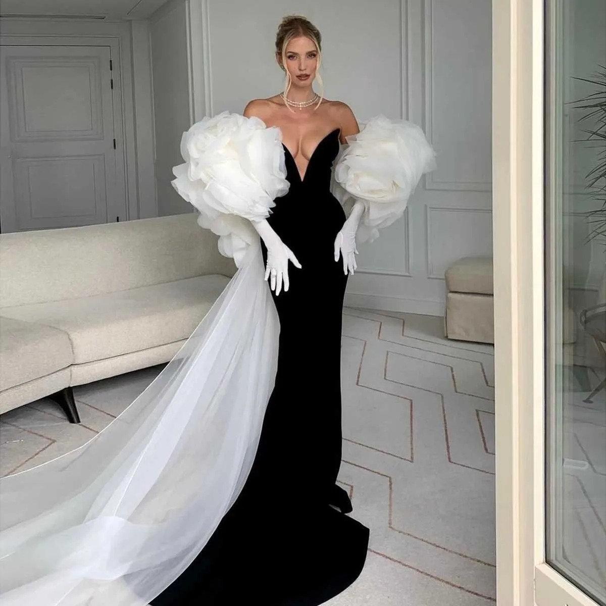 2024 Couture Black Prom Maxi Dress with Detachable White 3D Rose Flower Train Formal Party Dresses Cannes Celebrity Gown Custom