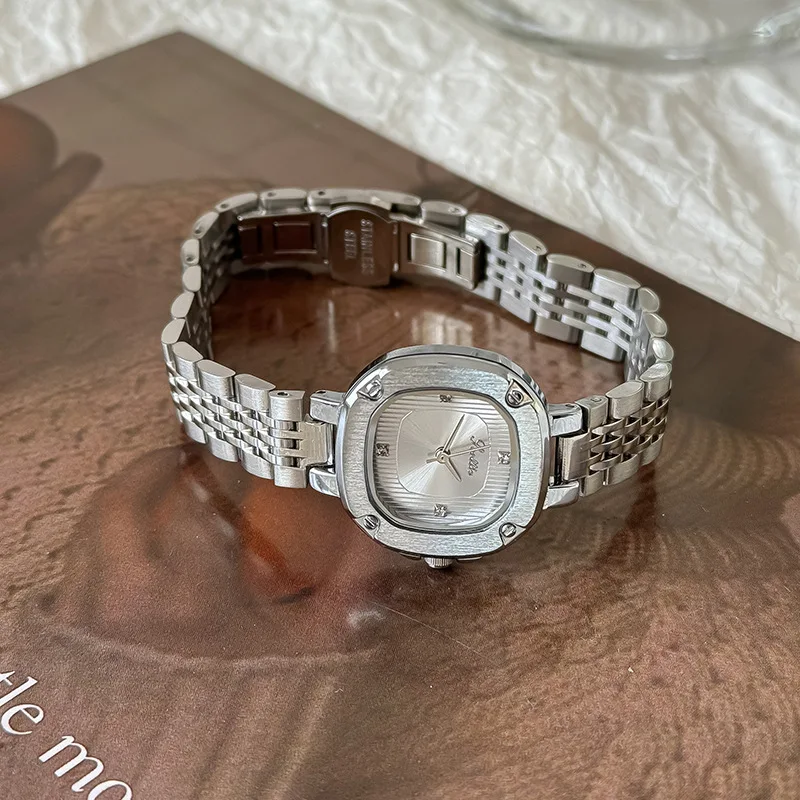 New Vintage-Style Stainless Steel Chain Watch, Small Square Dial, Elegant Women'S Watch, High-Quality Selected Timepiece.