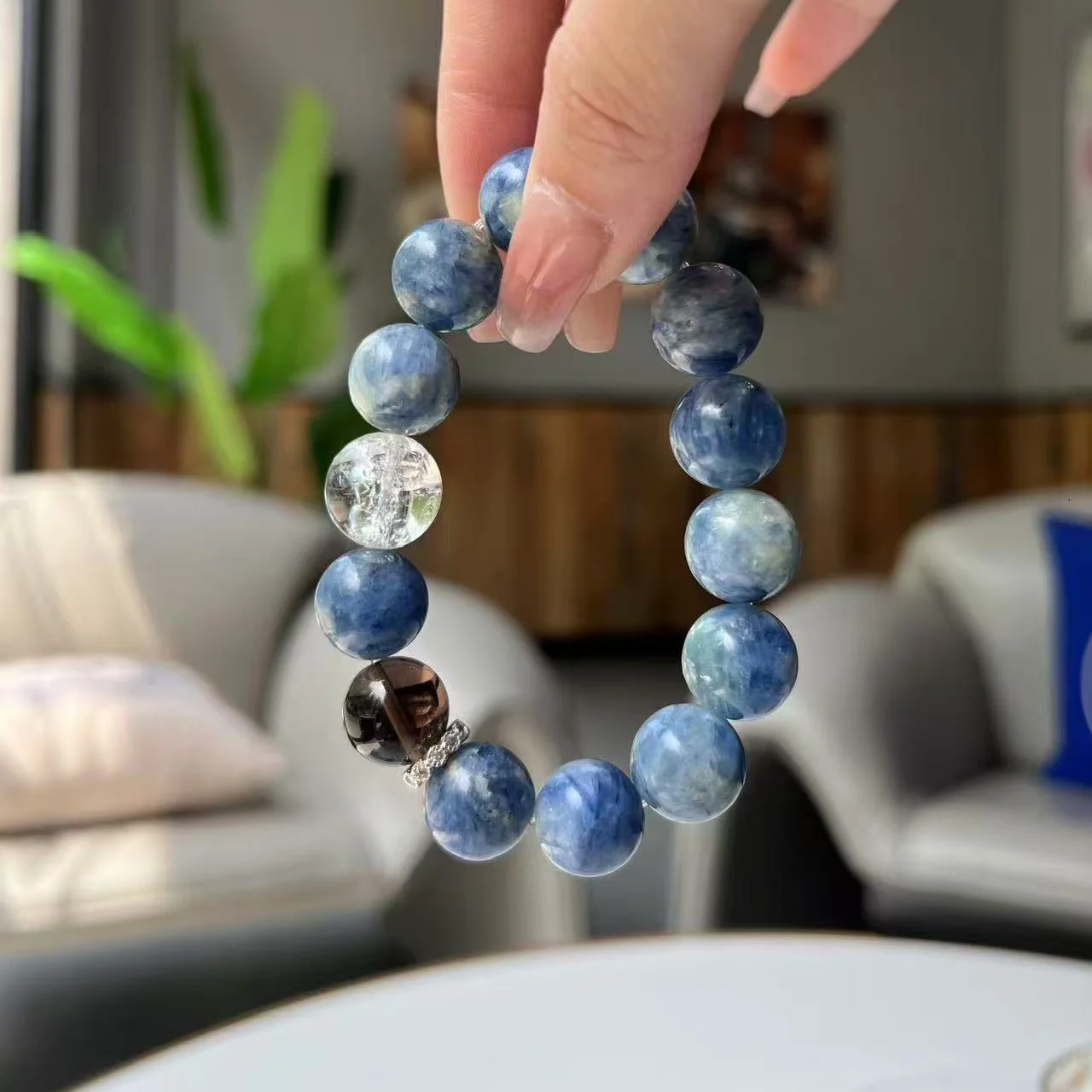 

Original Natural Kyanite Stone Bracelet Men's and Women's Light Luxury Fashion Bracelet Niche Design