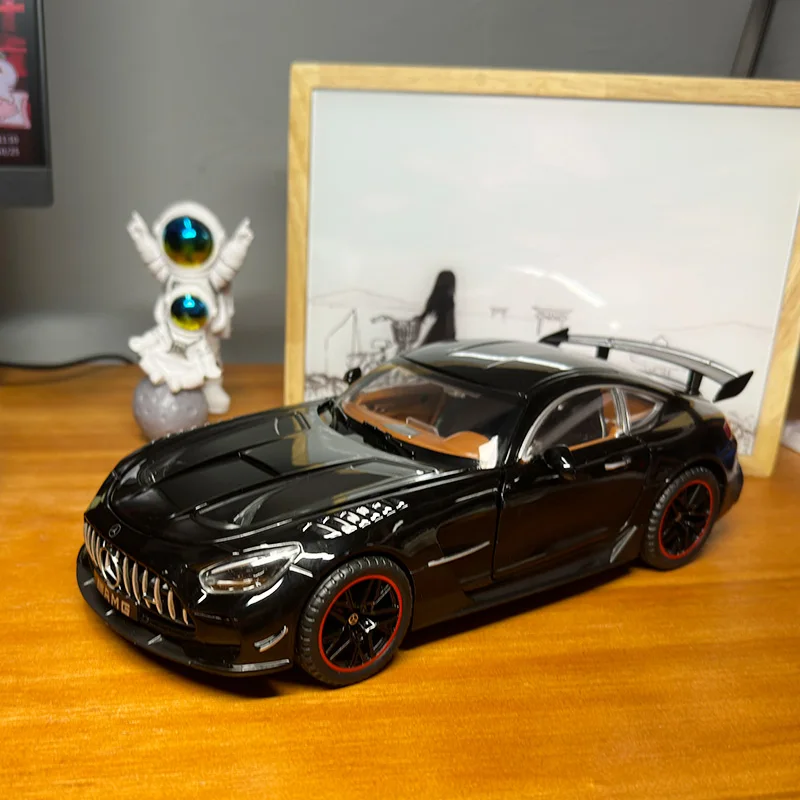 Modèle en alliage de voiture de sport AMG 1:18, son et lumière cool, intérieur simulé, restauration des détails, ornements de bureau exquis