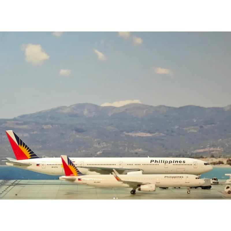 

1:150 Scale Diecast Model Philippine Airlines Boeing 747 Resin Airplane Airbus With Light And Wheels Toy Collection Display