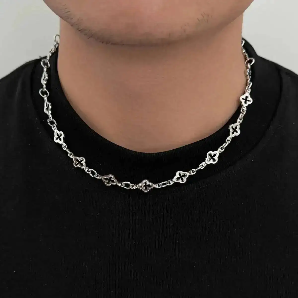 Lacteo Trendy Luxus Hohl Vierblättriges Kleeblatt Choker Halskette für Männer Kreative Einzigartige Charme Schlüsselbein Halskette Schmuck Zubehör