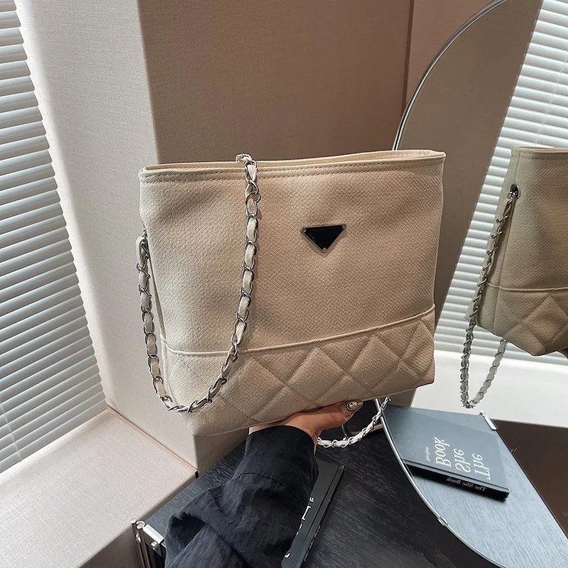 

New in 2025! Trendy Embroidered Thread Bag for Women. Fashion-forward Small Square Bag, Simple Yet Chic.Versatile Crossbody Bag.