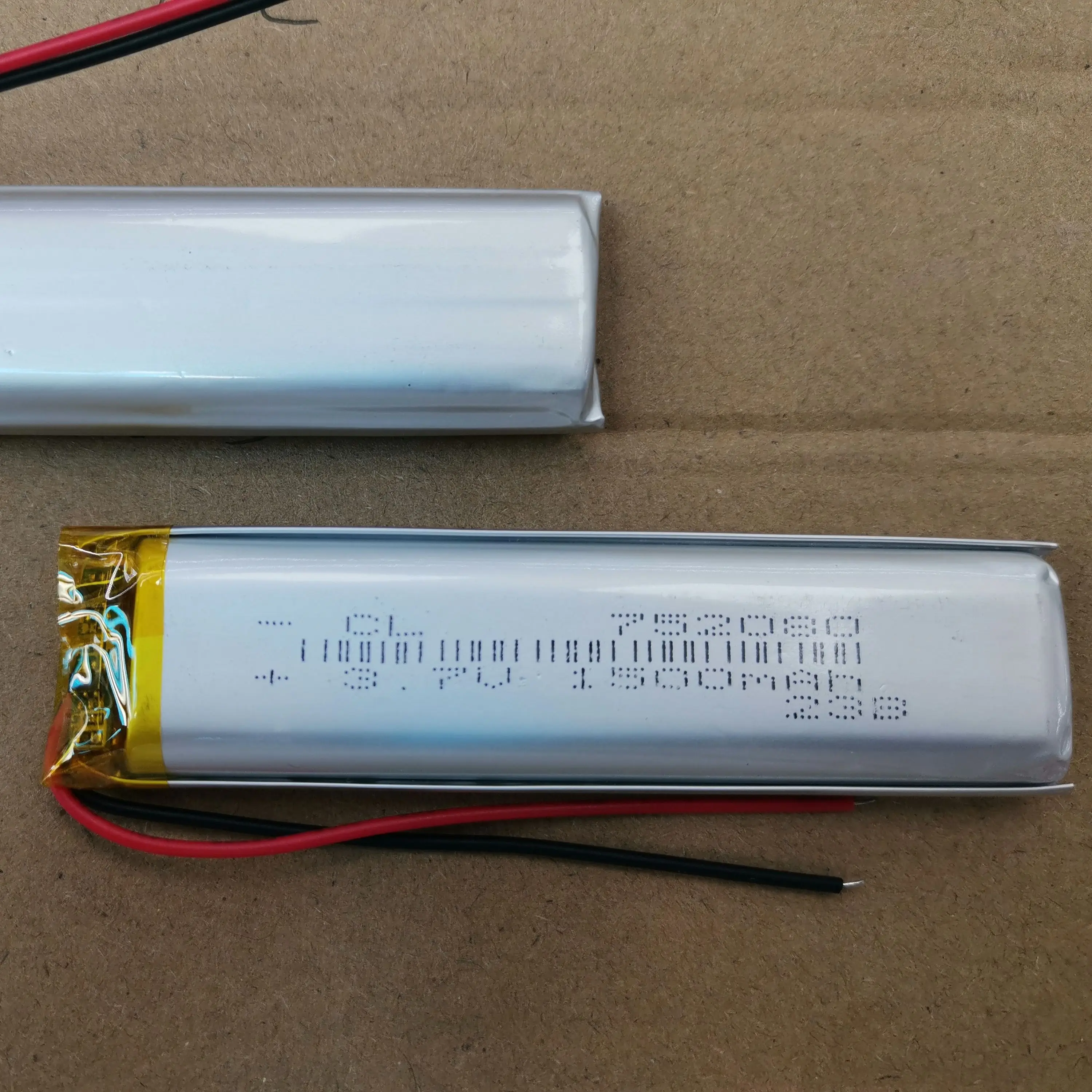 3.7V 2 wires 752080 752080P 1500mah lithium battery with protection board , used for bluetooth MP4 1pcs/lot