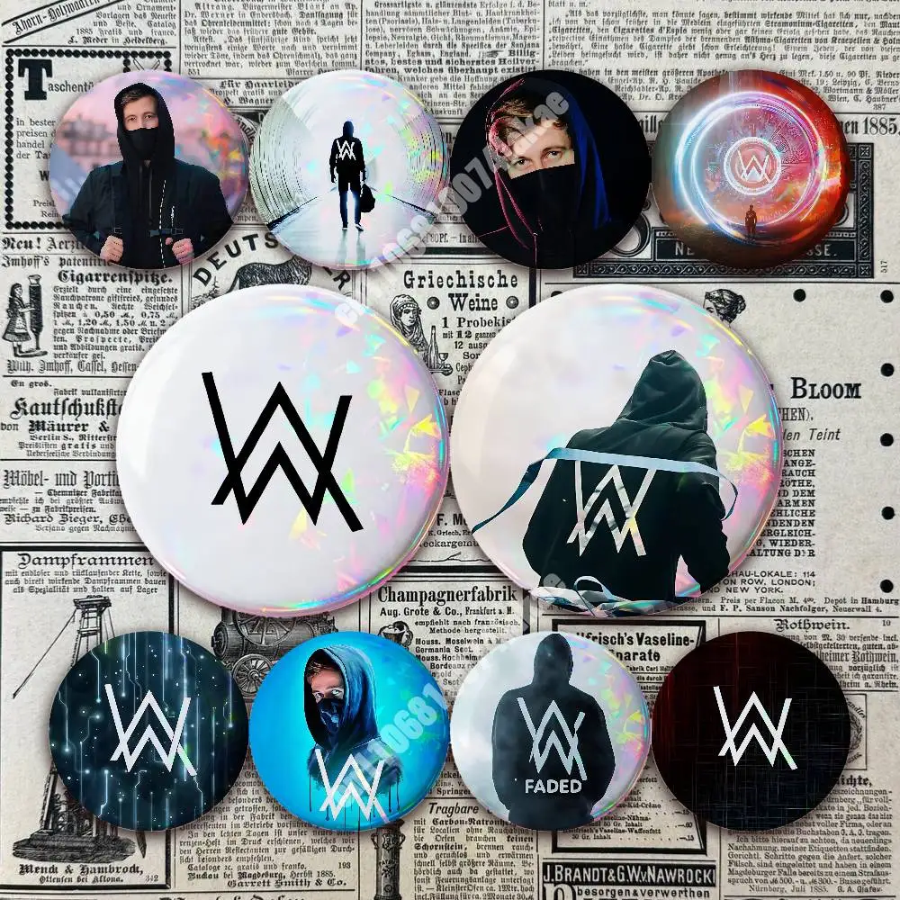 Фото Набор из 2 металлических значков DJ A-Alan Walker Faded Walkerworld для сумок, одежды и аксессуаров, стильное украшение