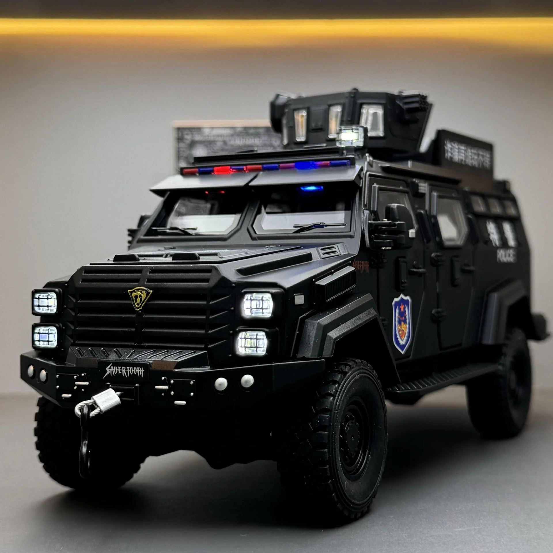 1:32 Alloy Police Explosion Proof Car Model Diecasts Metal Sword Toothed Tiger Armored Vehicles Car Model Sound Light Kids Gifts